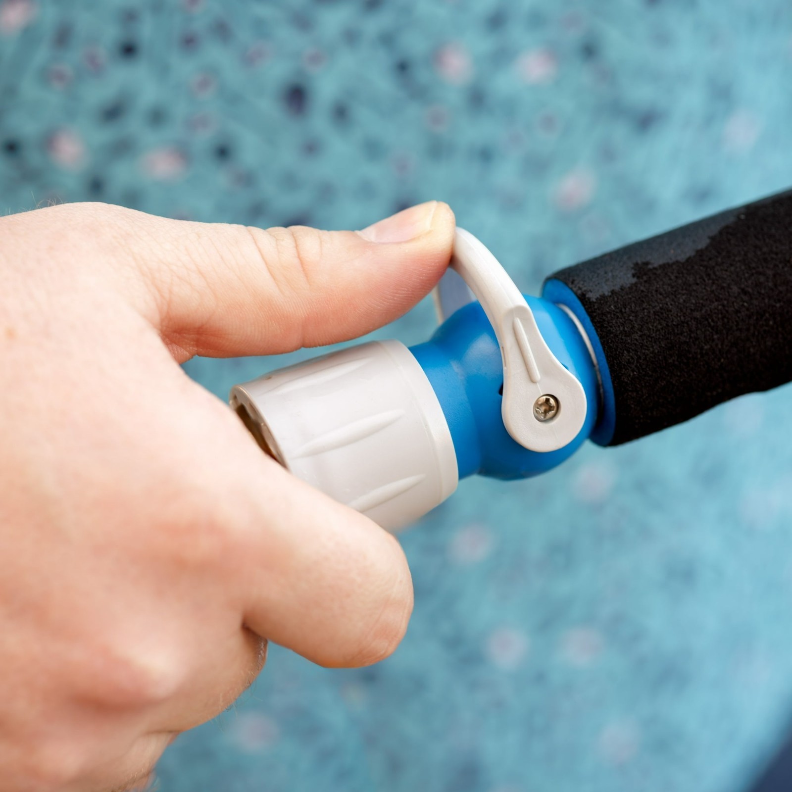 Flow Through Car Wash Brush with Soap Dispenser for High Pressure Cleaning
