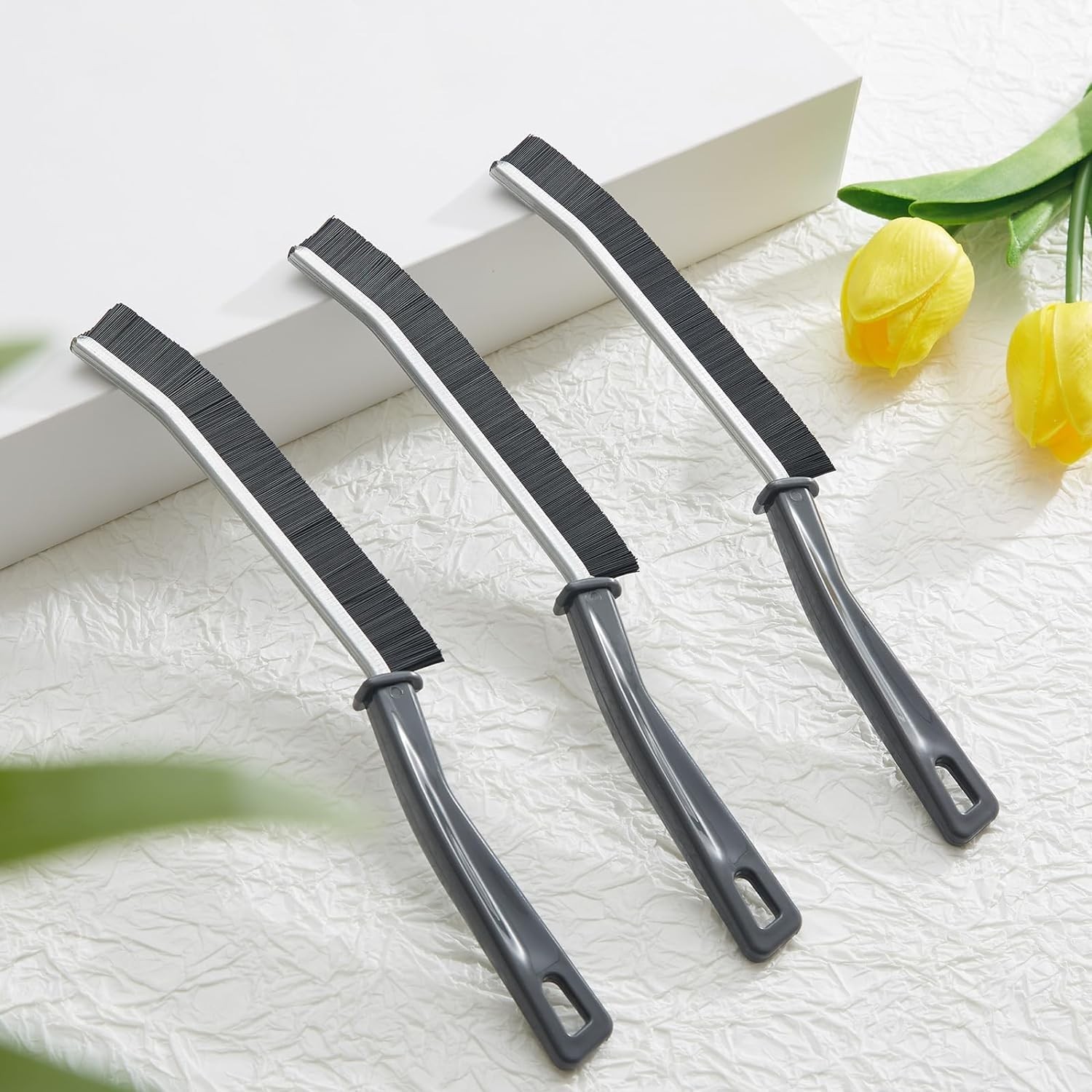 Durable 3-Piece Crevice Cleaning Brush Set with Hanging Hole for Easy Storage
