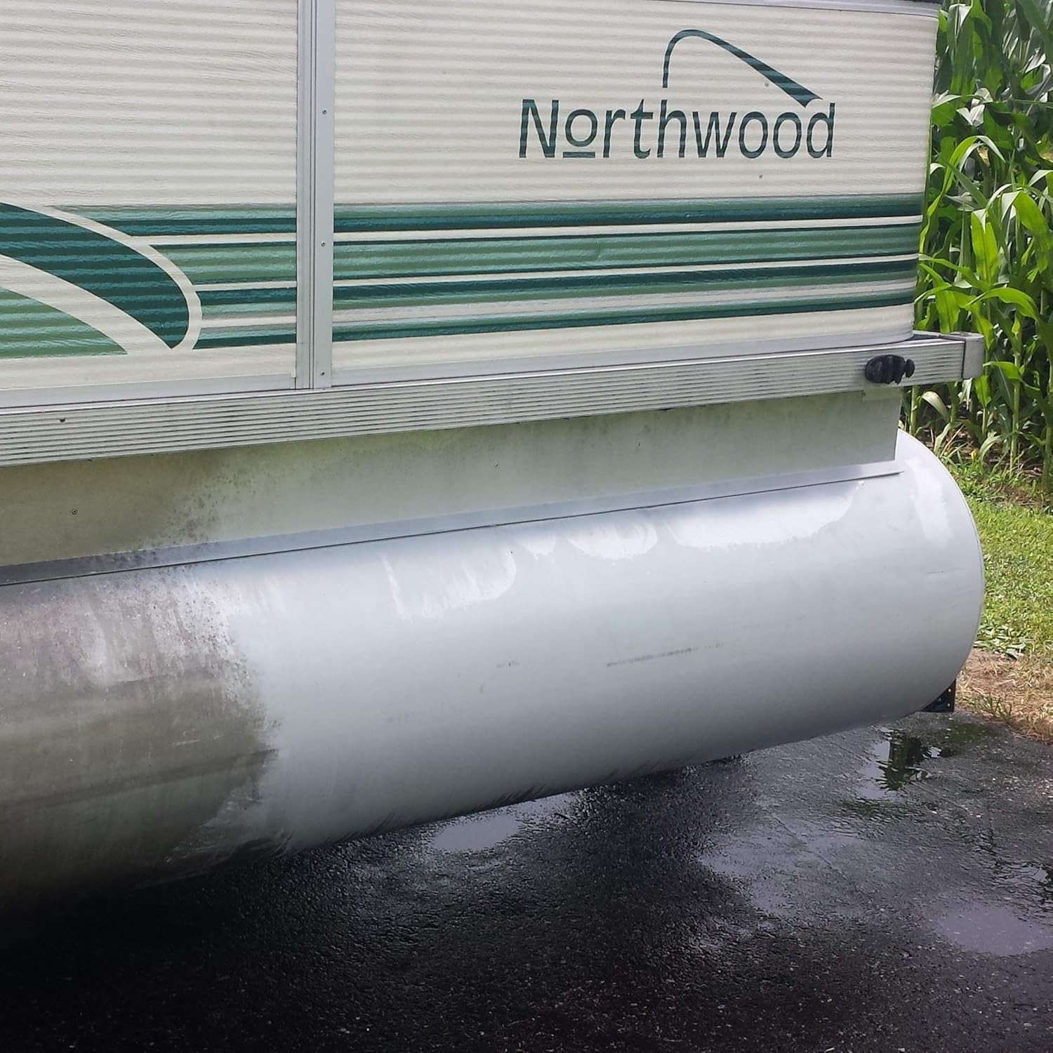 Revive Your Boat’s Shine with Ultimate Aluminum Cleaner – 64 oz. Sprayer