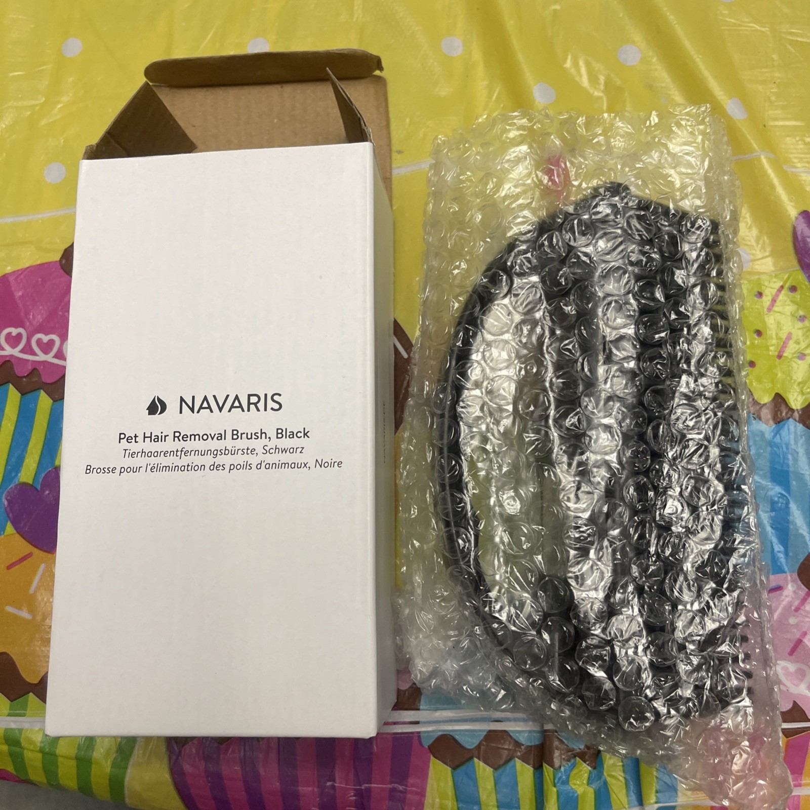 Navaris Rubber Brush New-Get Lint, Pet hair, Crumbs Off Carpets And Furniture