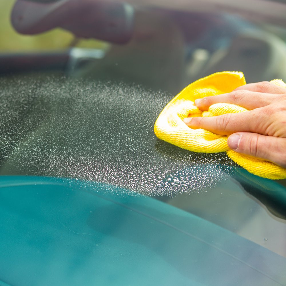 Automotive Glass Cleaner Invisible Glass Vehicle Care Cleaning Product 19 Oz