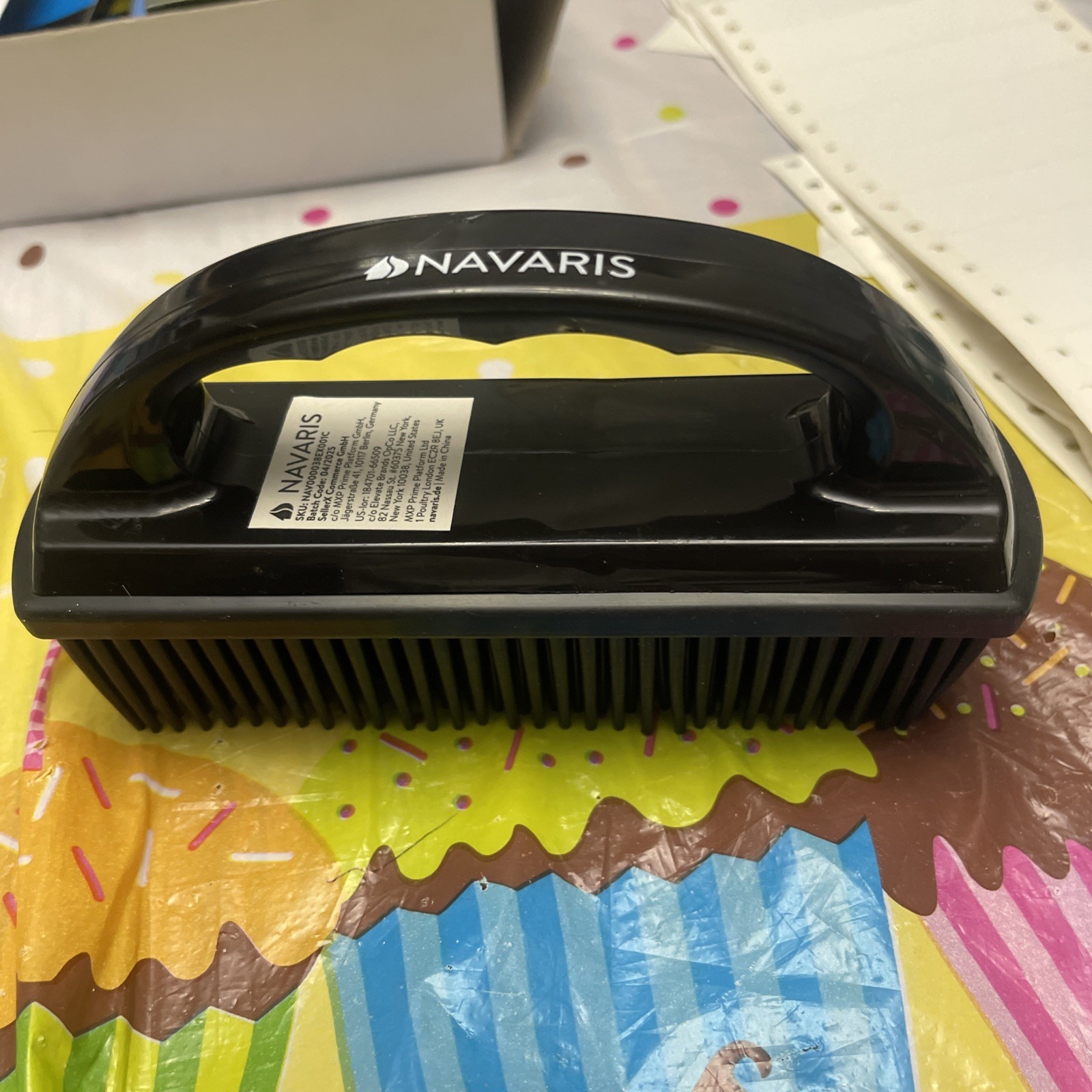 Navaris Rubber Brush New-Get Lint, Pet hair, Crumbs Off Carpets And Furniture
