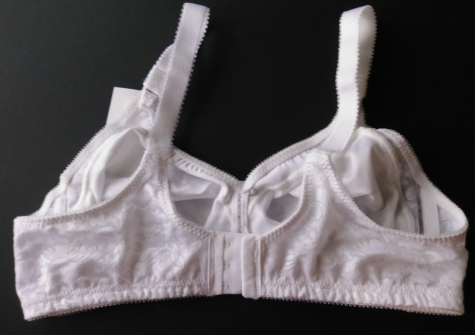 BALI BRA DOUBLE SUPPORT WIRE-FREE WHITE BRA SIZE 40-B STYLE# 3372 NWT SPA CLOSUR