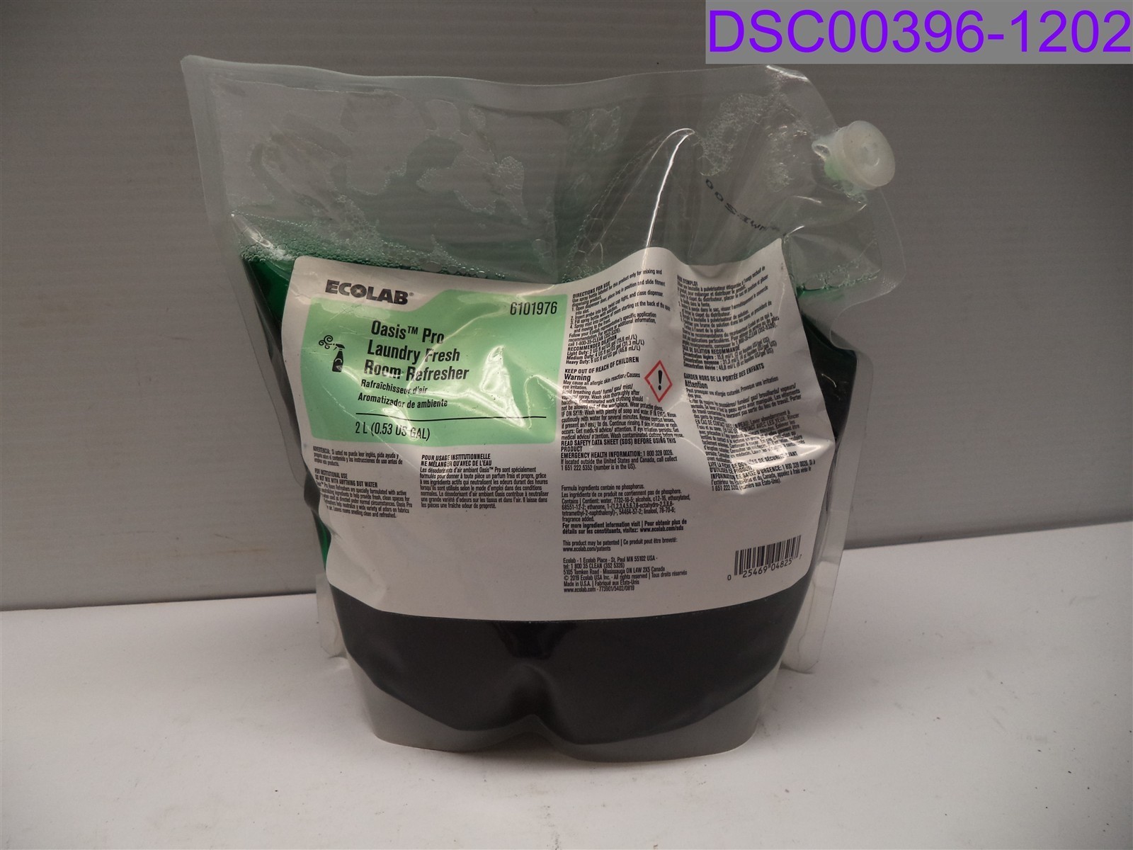 Qty = 4 Liters (2 Bags x 2L): Ecolab Oasis Laundry Fresh Room Refresher 6101976