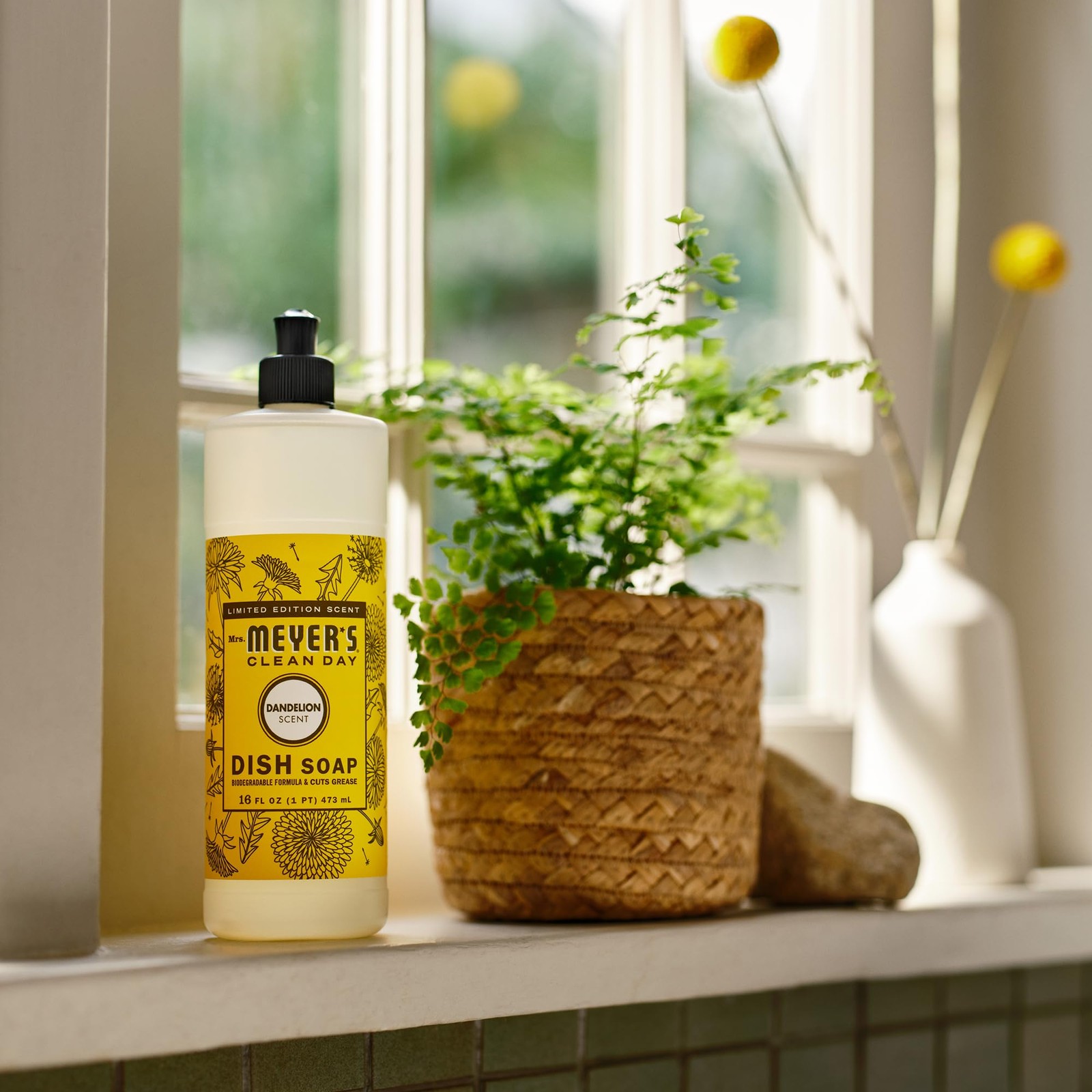 Mrs. MEYER’S CLEAN DAY Liquid Dish Soap Dandelion Scent 16oz Bottle
