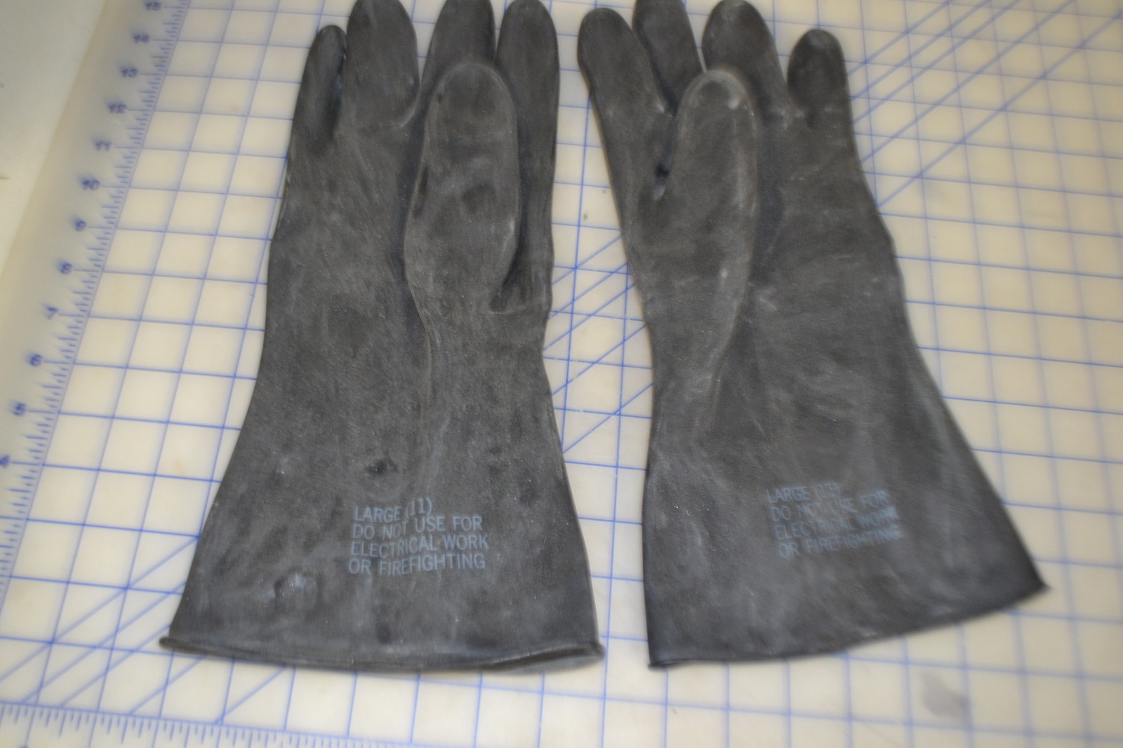 *1 pair great cleaning gloves rubberized thick size LARGE black heavy duty