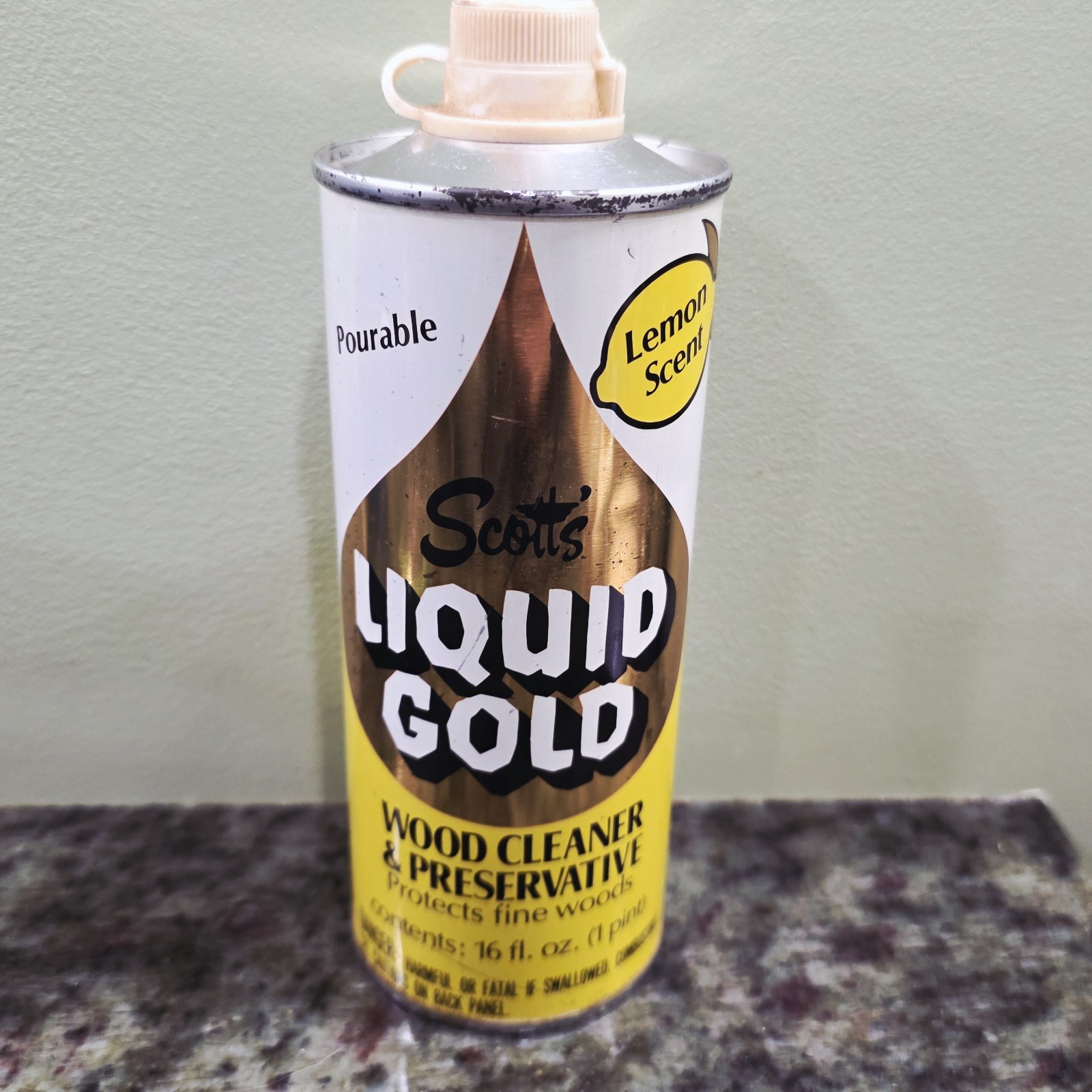 Scott’s Liquid Gold Pourable Lemon Scent Vintage Wood Cleaner Preservative