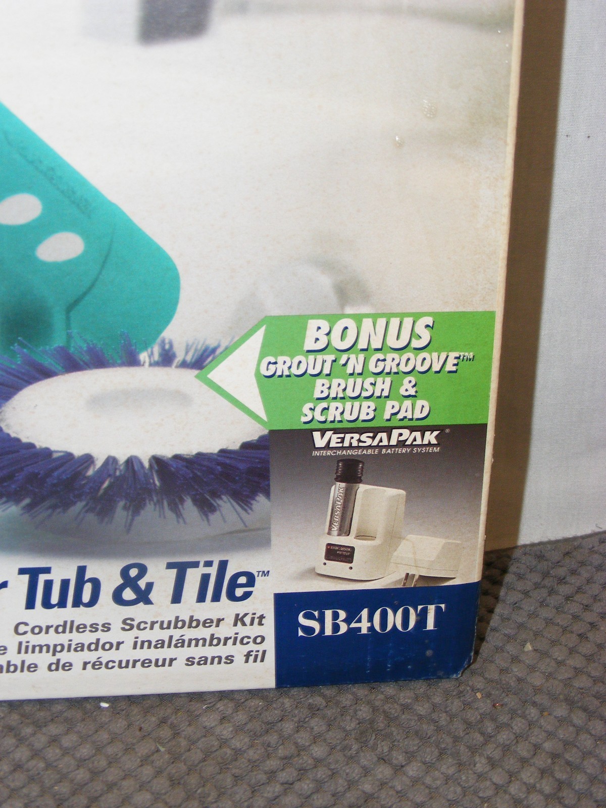 BLACK & DECKER SCUMBUSTER CORDLESS POWER TUB & TILE SCRUBBER SB400T**NEW IN BOX