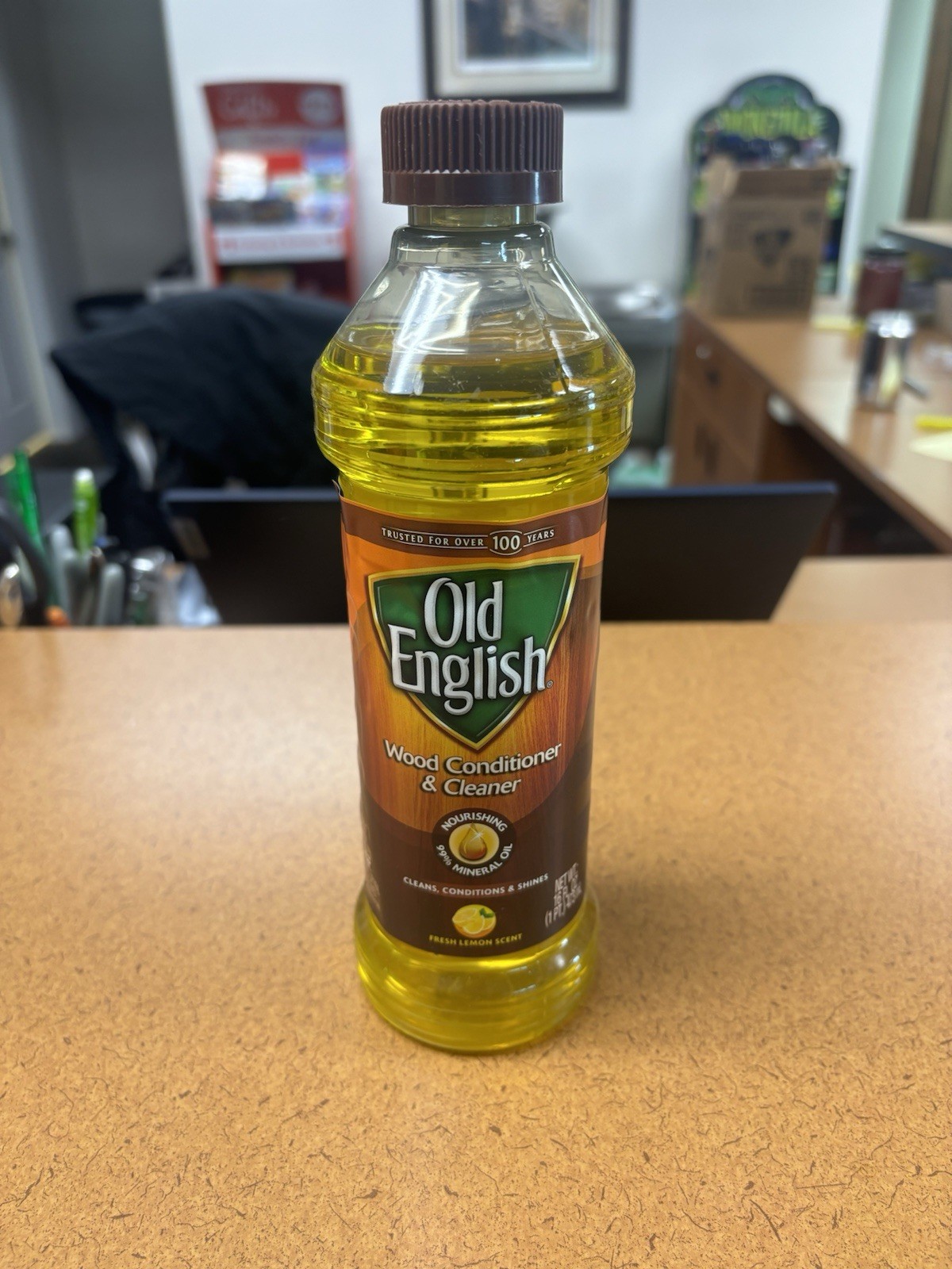 Old English Lemon Oil Furniture Polish, Wood Conditioner, Cleaner 16 Oz.