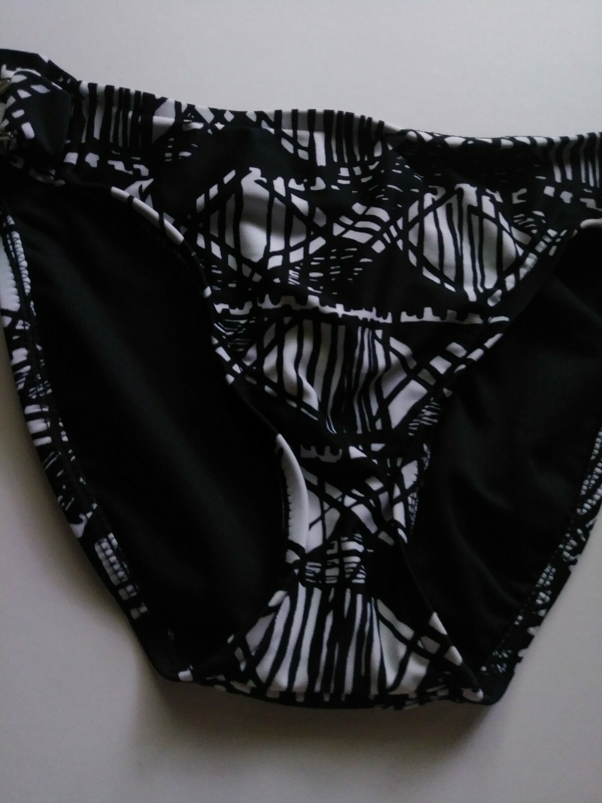 BISOU BISOU BOTTOMS GLAMOUR GIRL BLACK/WHITE. SWIM BOTTOM SZ SMALL NWT.
