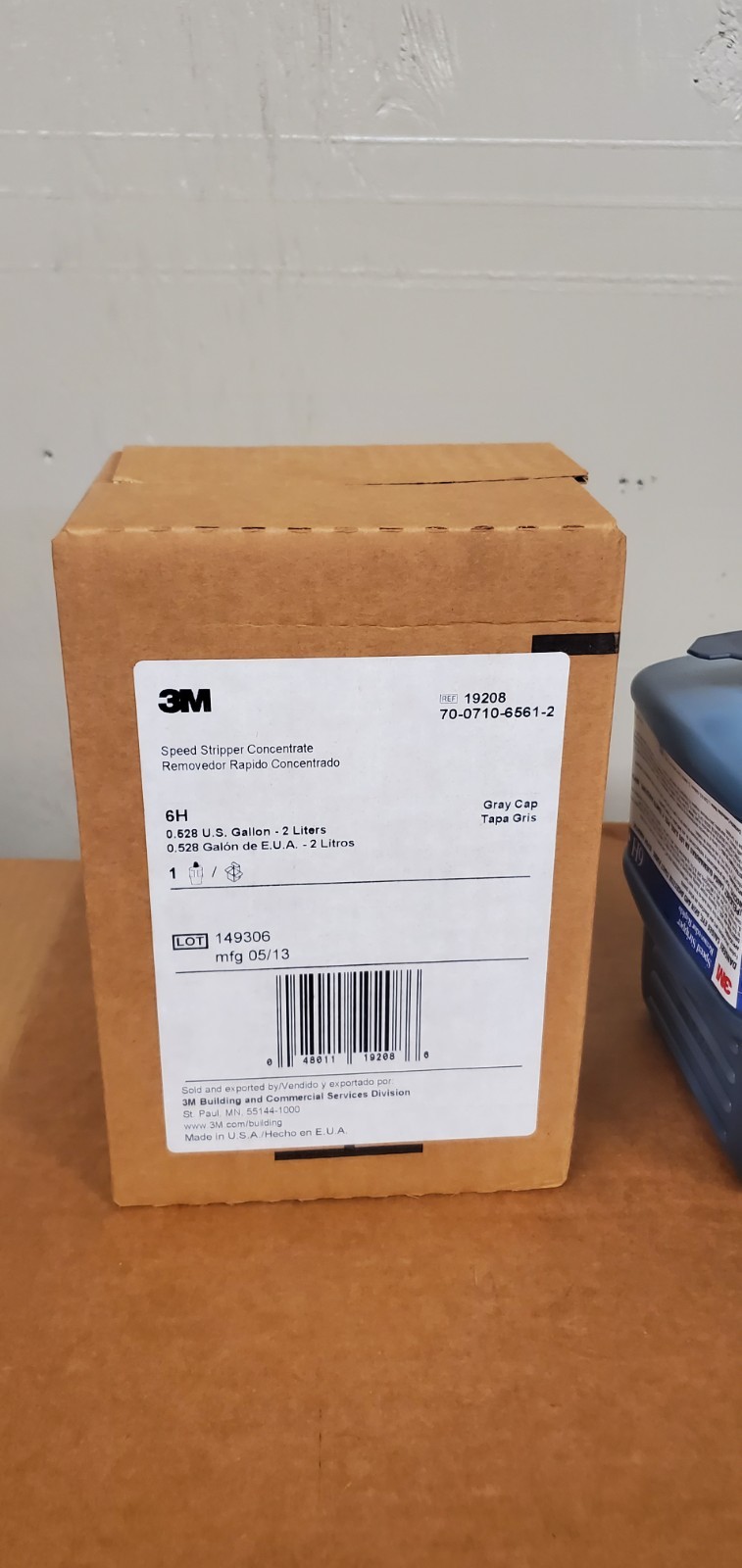 FLOOR STRIPPER 3M™ Speed floor Stripper Concentrate, makes UP TO 8.2 GAL