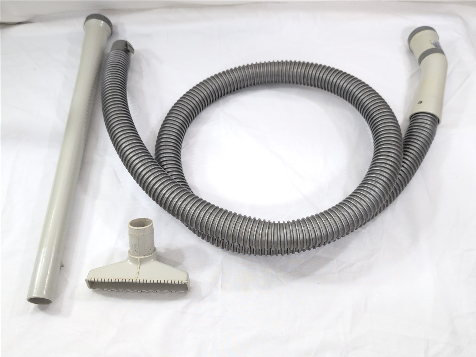 Hoover S1323-VINTAGE Tempo 250 Portable Canister Vacuum Cleaner hose+attachments