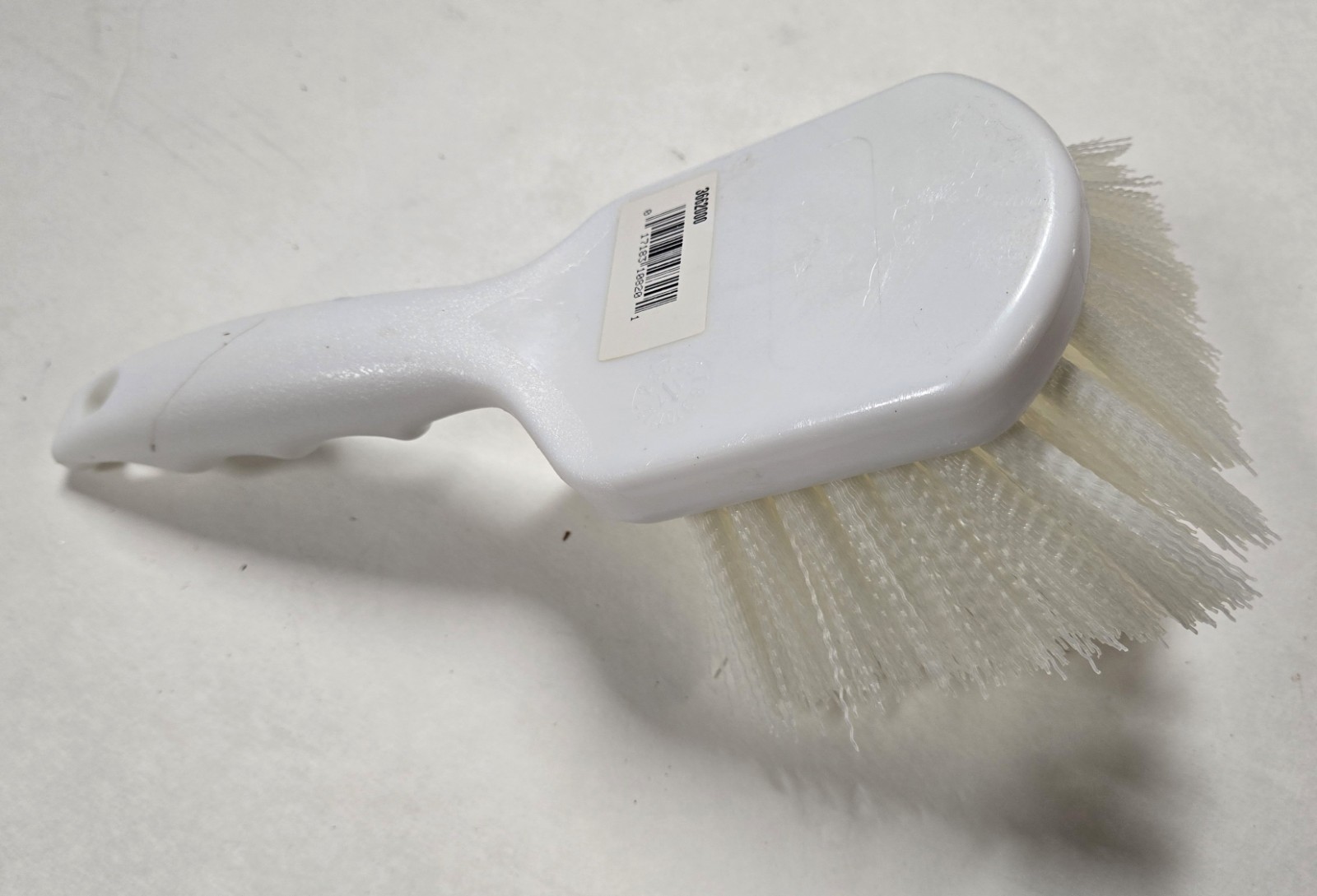 Carlisle 3662000 8″ Nylon Utility Scrub Brush White