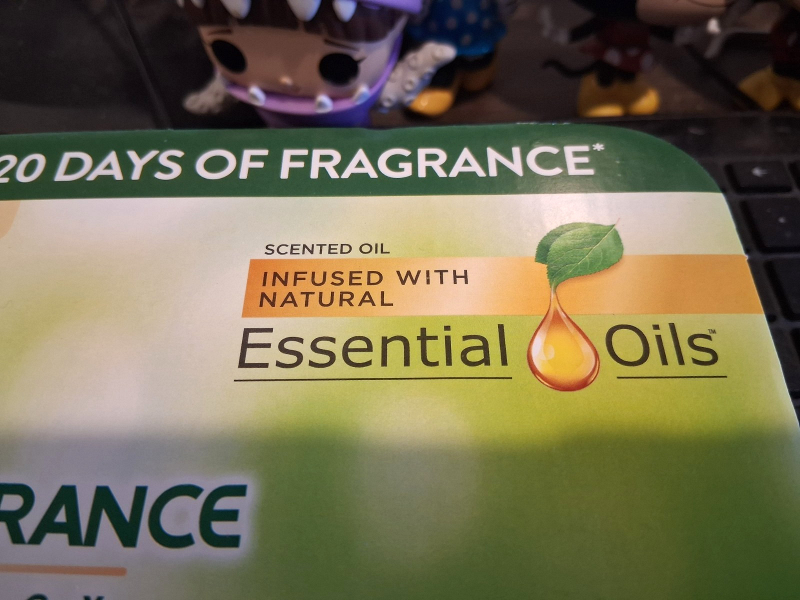AIR WICK SCENTED OIL SWEET PEACH SCENT, PLUG-IN, (6-0.67 oz REFILLS & 1 WARMER)