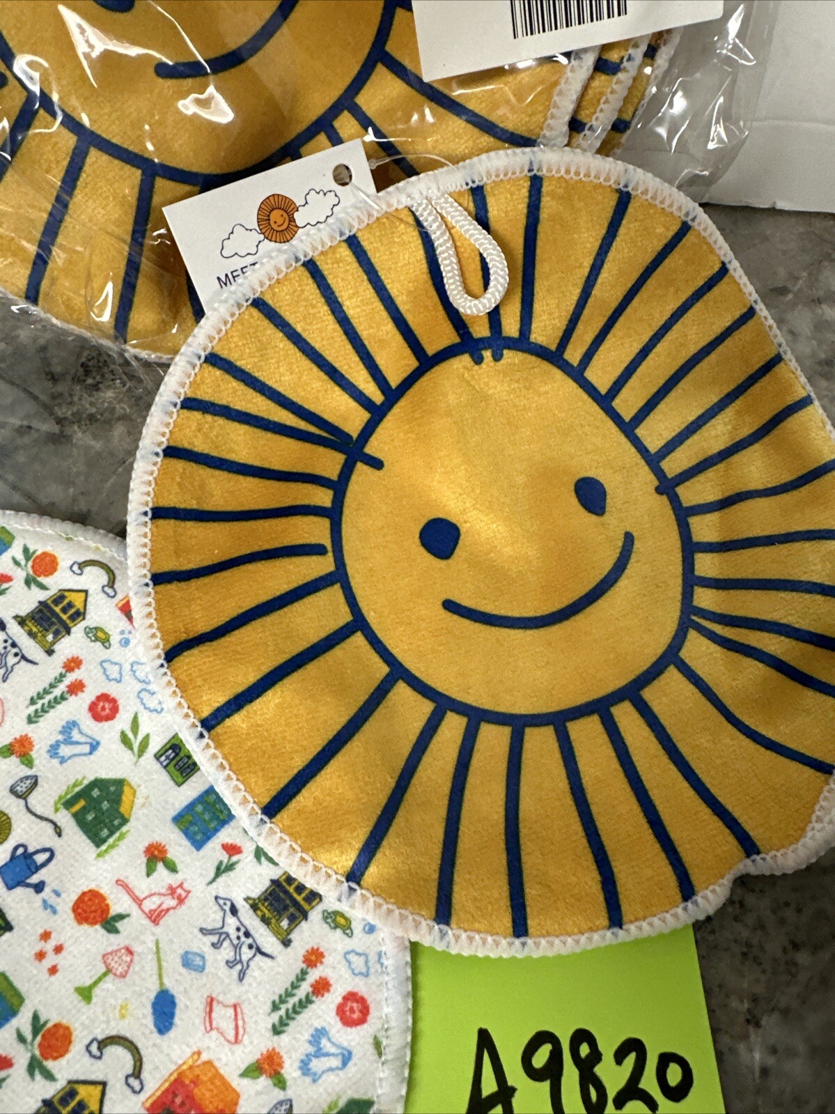 Lot Of 12 NWT Beekman 1802 Happy Place Face Microfiber Cleaning Mitt Sun 7.5″