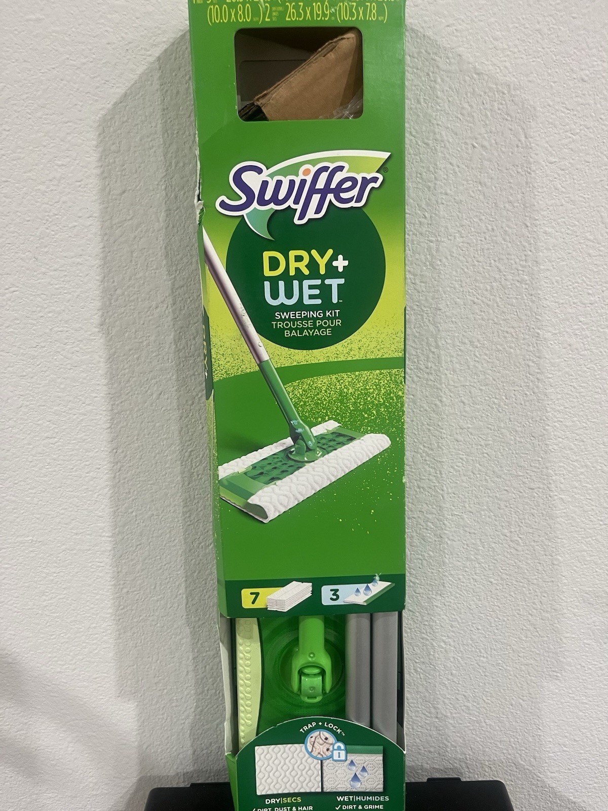 Swiffer Sweeper Dry+Wet Sweeping Kit Included Sweeper 7 Dry Cloths 3 Wet Cloths