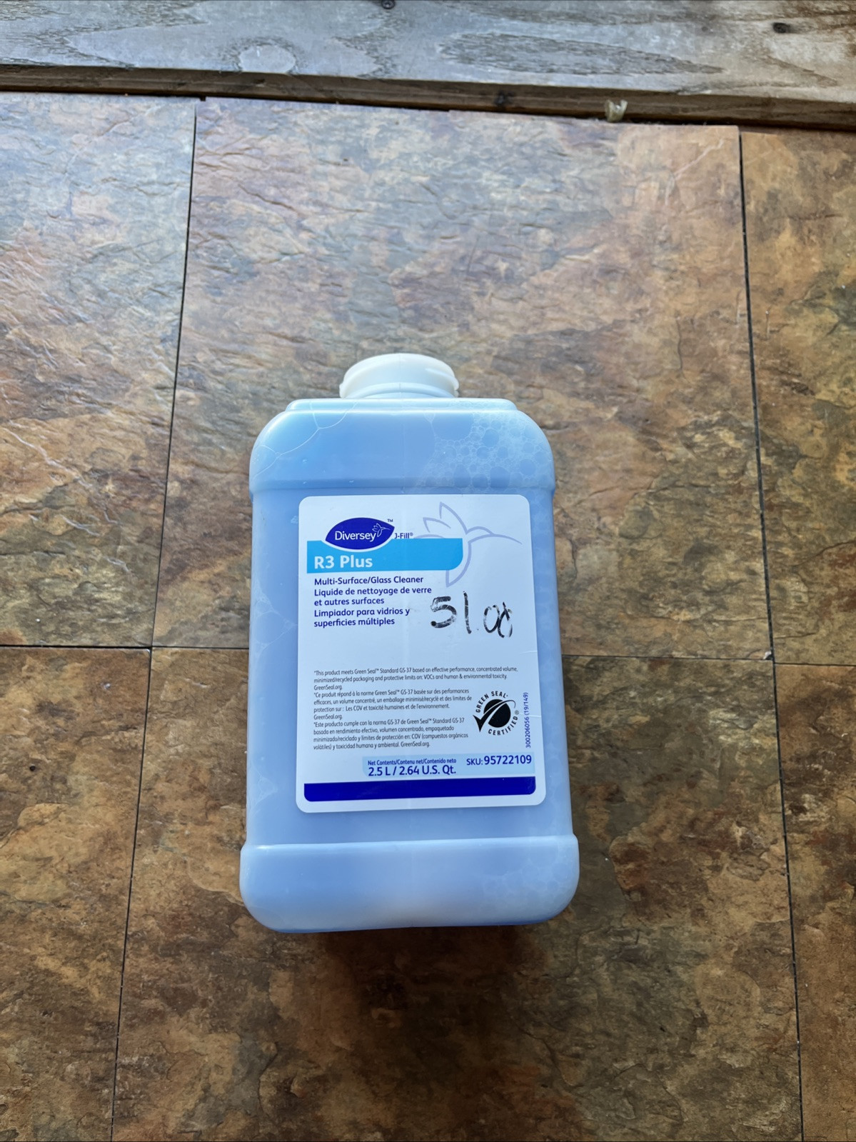 Room Care 95722109 84.5 oz. R3 Plus Multi-Surface and Glass Cleaner