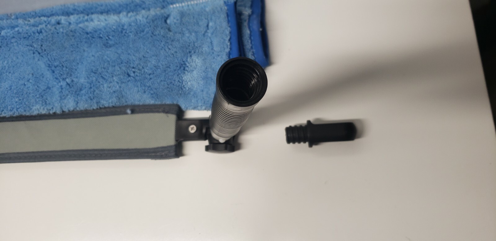 UniFirst Micro Fiber High Duster Frame Wand-Adjustable-w/2 Washable Covers