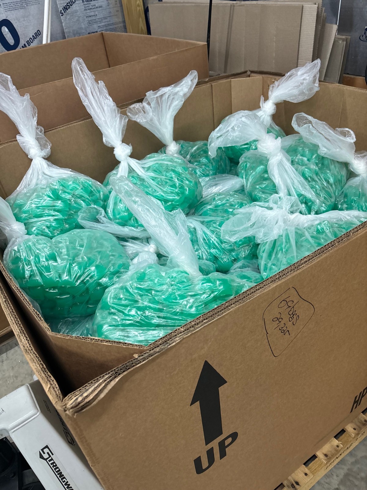 700 gain pods and 30 pounds of scent beads
