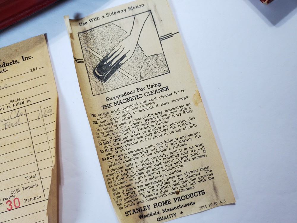 1950s STANLEY MAGNETIC CLEANER Red Black Bakelite Brush Original Box & Papers