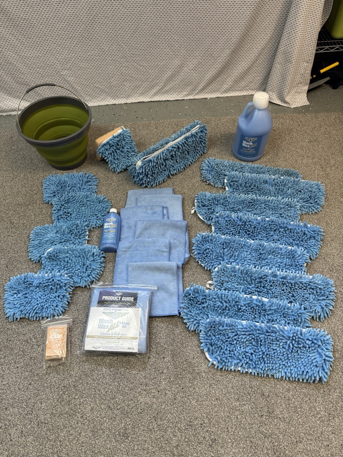 33 Piece Aero Cosmetics Waterless RV Wash Wax Gallon 2 Mop Heads 15″ & 5″ Bucket