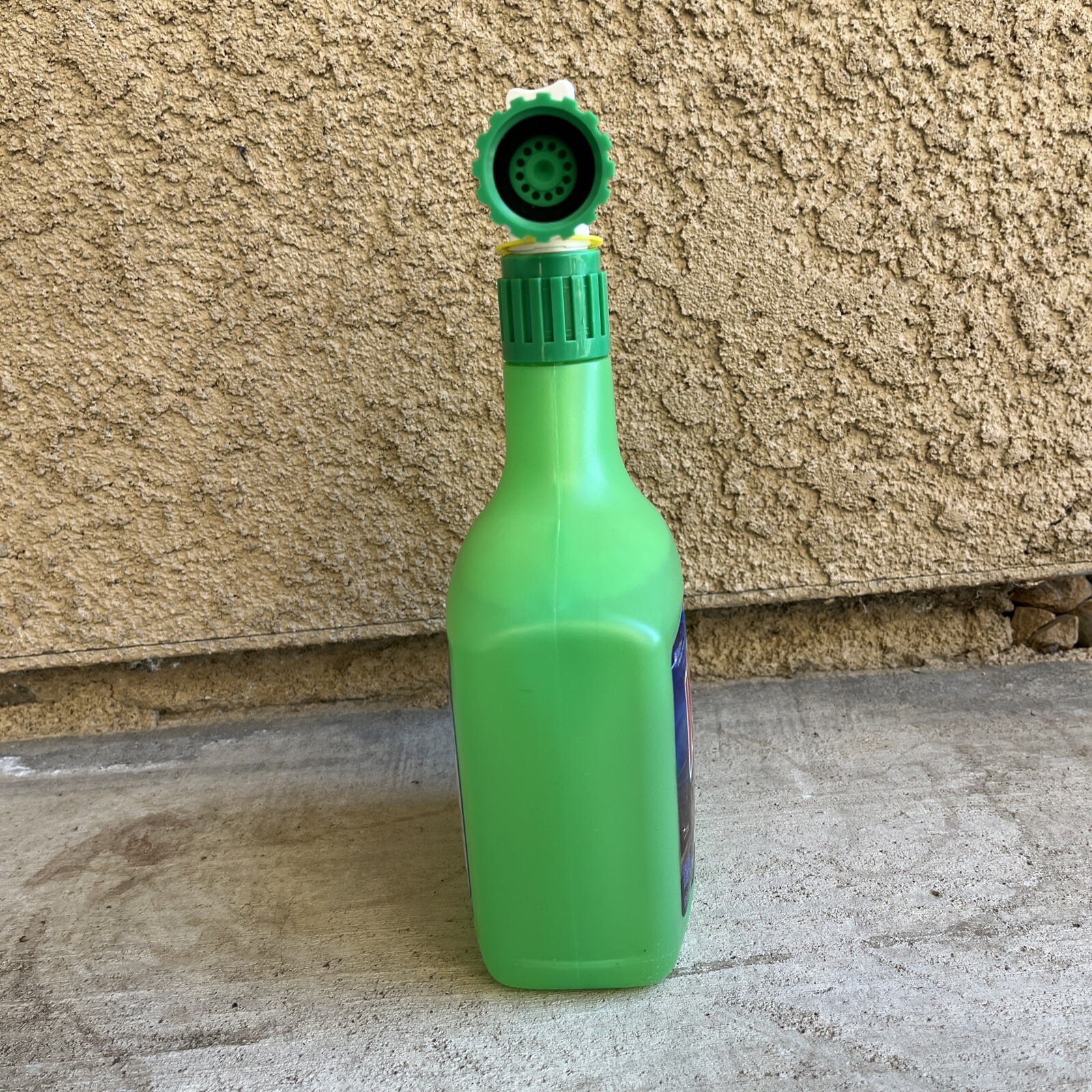 Windex OUTDOOR Glass Patio Cleaner 32 oz. Hose Spray Streak-Free Shine