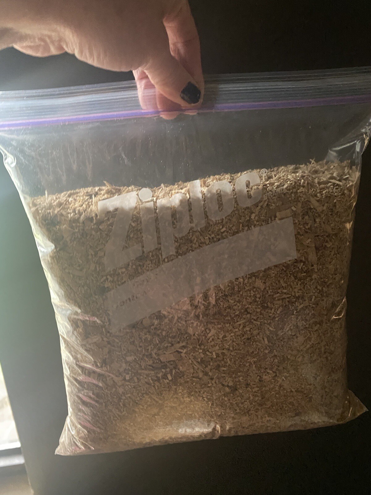 Hardwood shavings Great For Grease Cleaning In The Garage Or Driveway
