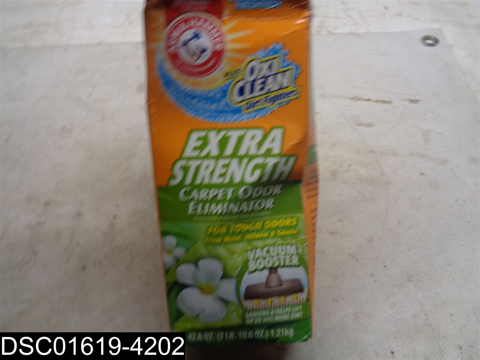 42.6 OZ Arm&Hammer Oxi Clean Extra Strength Carpet Odor Eliminator 033200000686