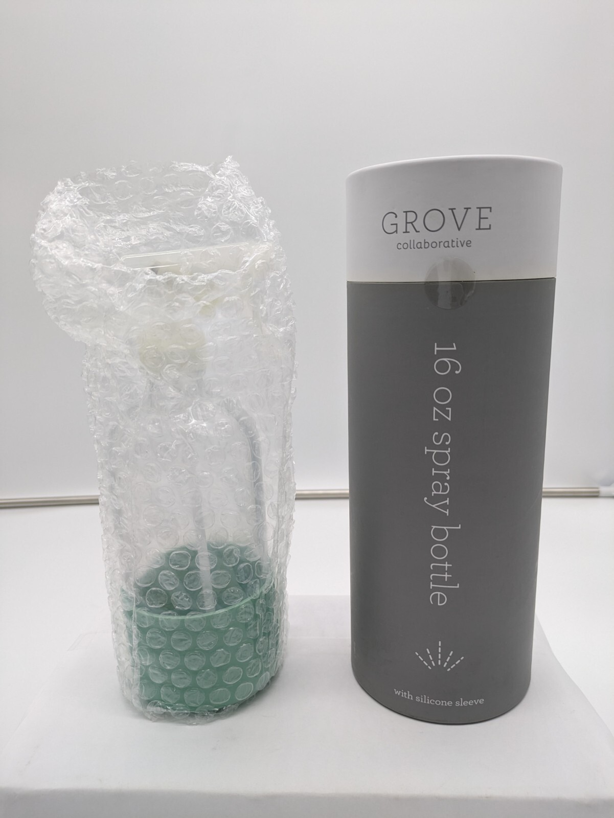 NIB Grove Collaborative 16 oz Glass Spray Bottle Silicone Sleeve Green