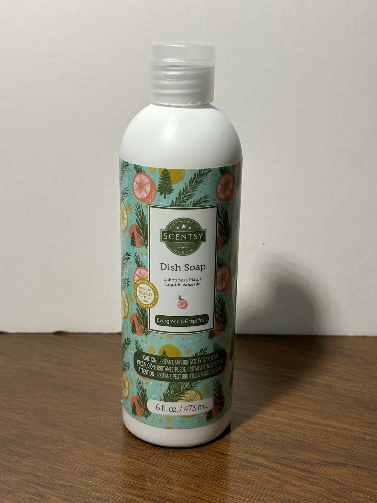 Scentsy Dish Soap Very Snowy Spruece 16 oz Sealed New