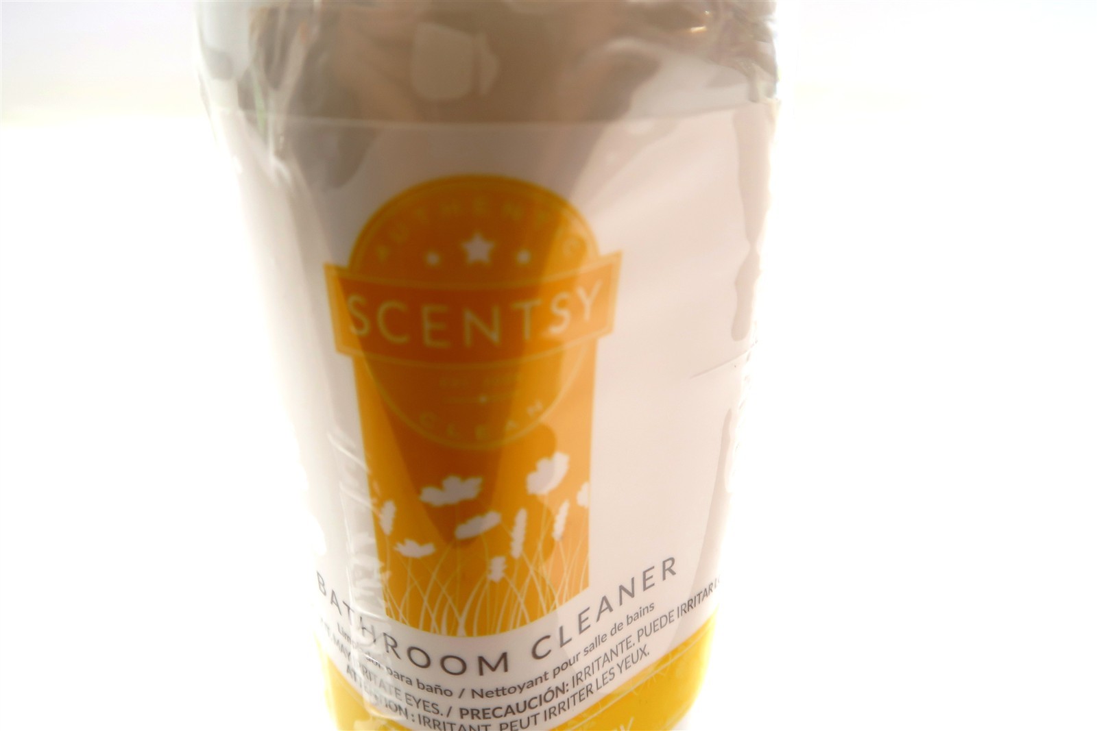 New SCENTSY BATHROOM CLEANER in Squeeze The Day Scent Spray Bottle 16 Oz 60513