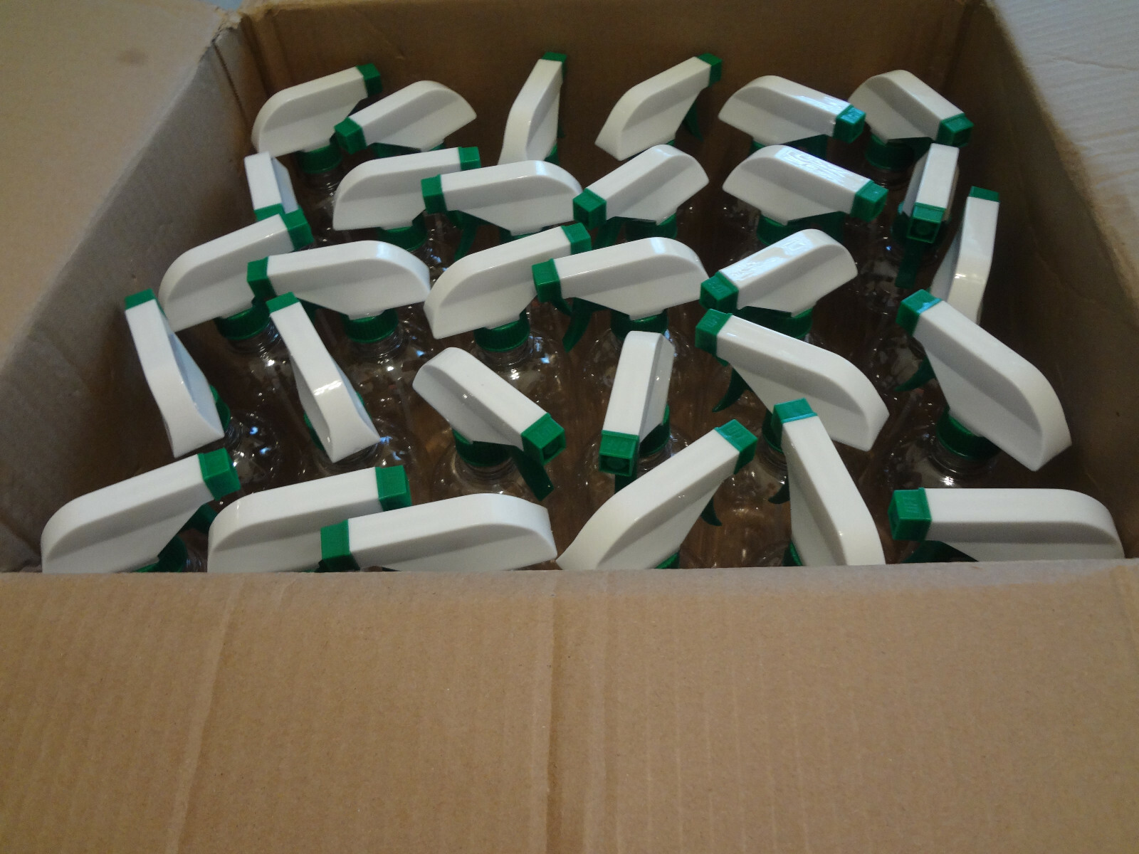 Clear Plastic 24 oz. Spray Bottle – Box of 30 Bottles