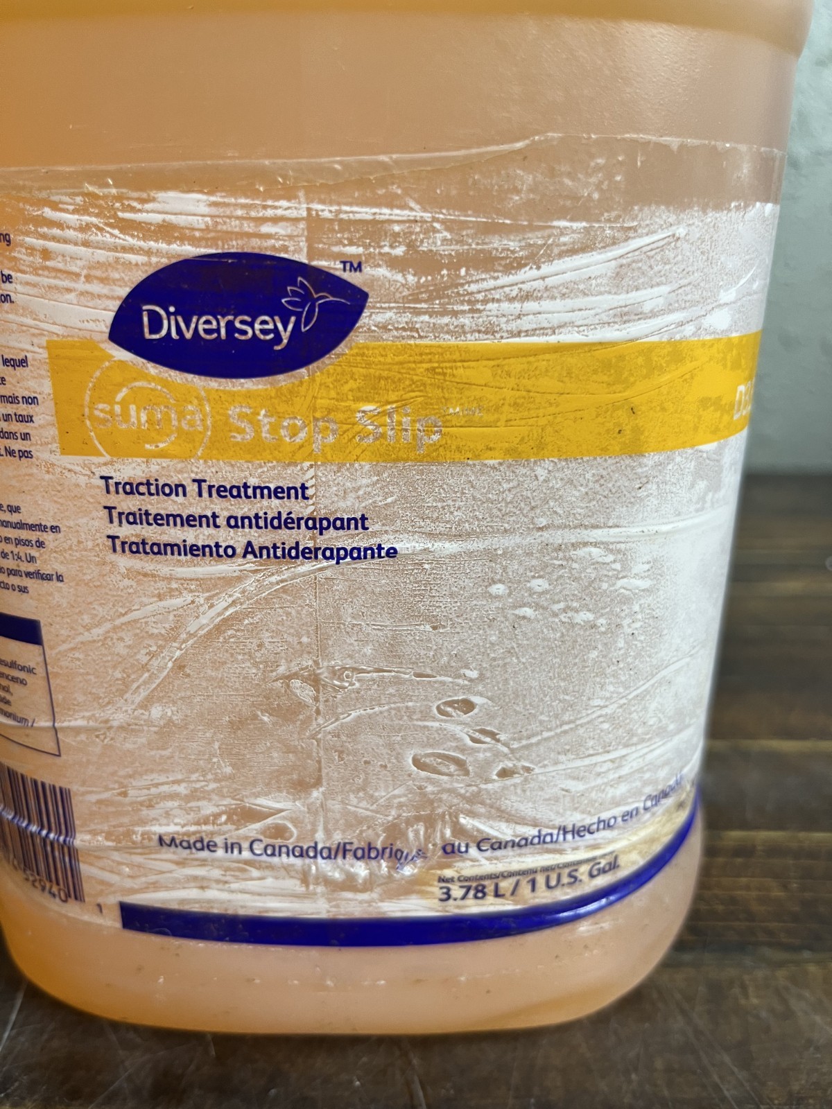 Diversey Grip Strip Traction Treatment 3.78L / 1 Gal Floor Cleaner