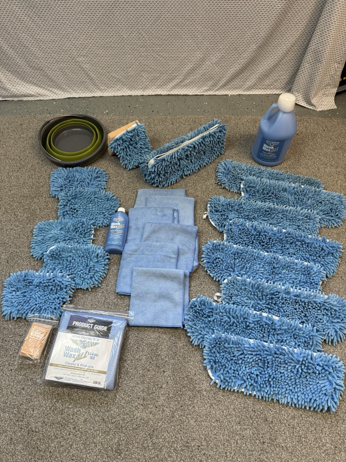 33 Piece Aero Cosmetics Waterless RV Wash Wax Gallon 2 Mop Heads 15″ & 5″ Bucket