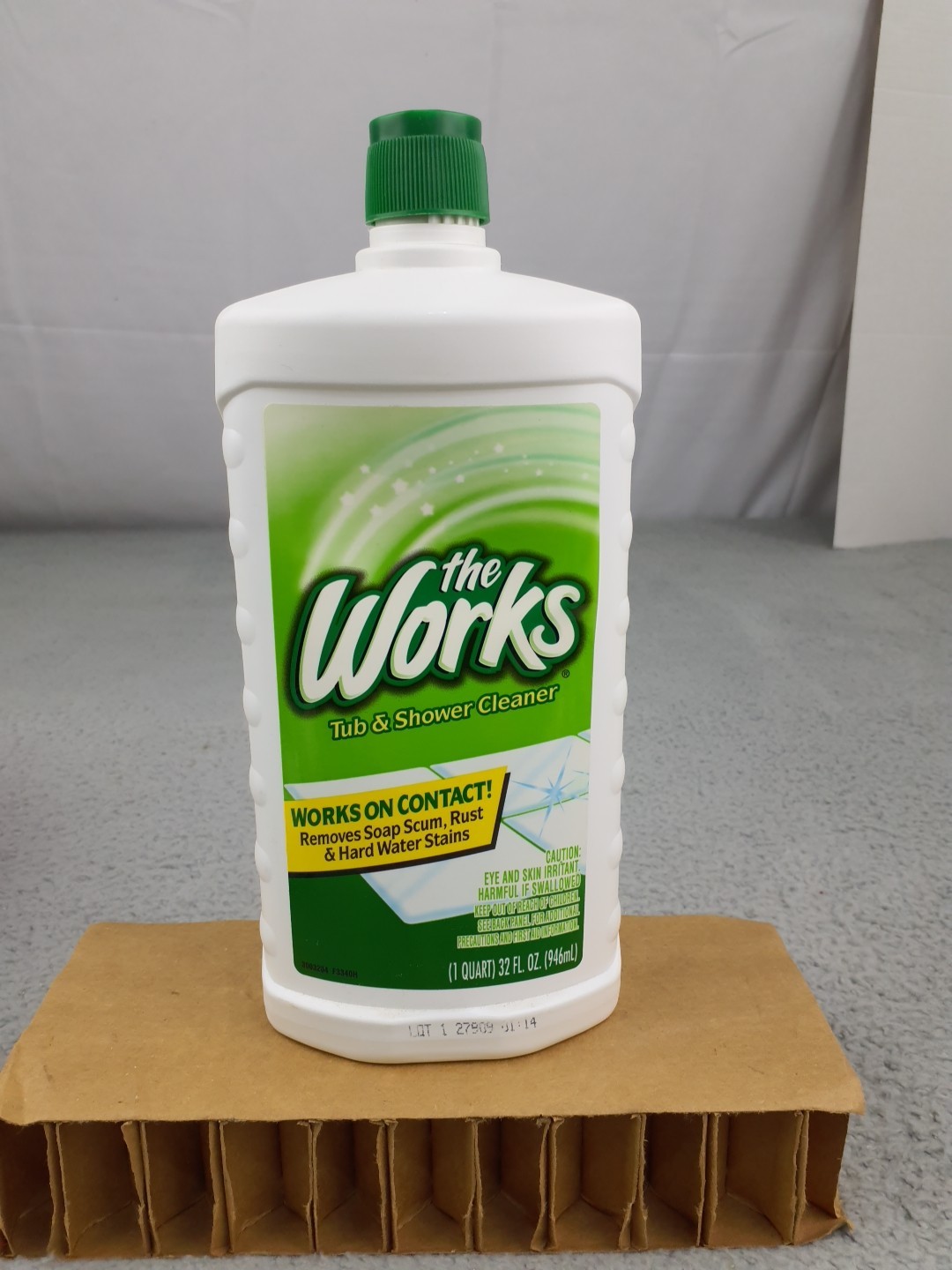 1x The Works Big One 32 Oz Tub & Shower Cleaner Hard Water Rust