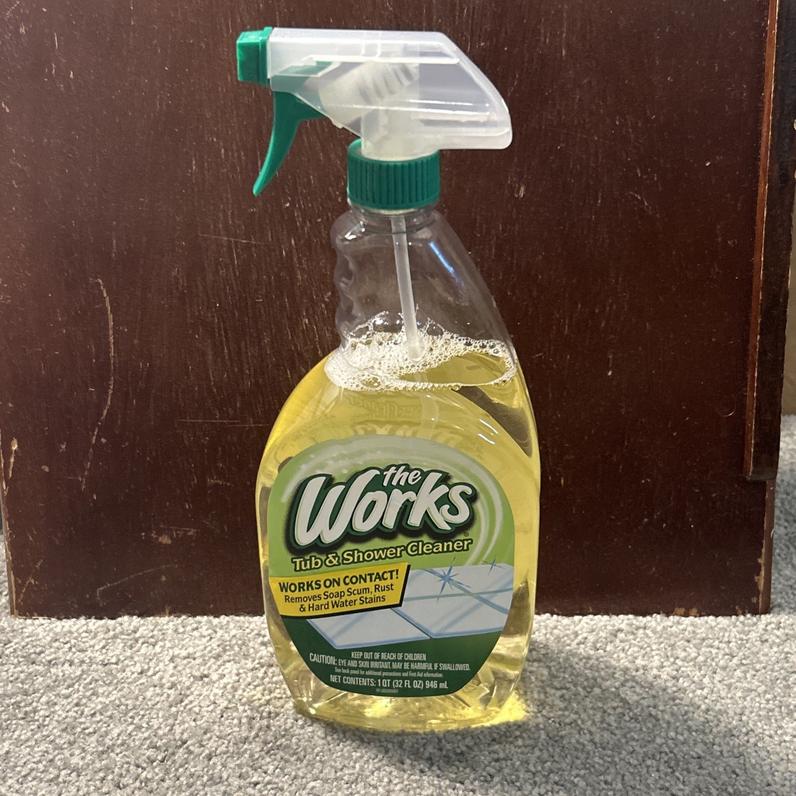 90% Full – The Works Tub & Shower Cleaner, Removes Soap Scum & Rust 32oz