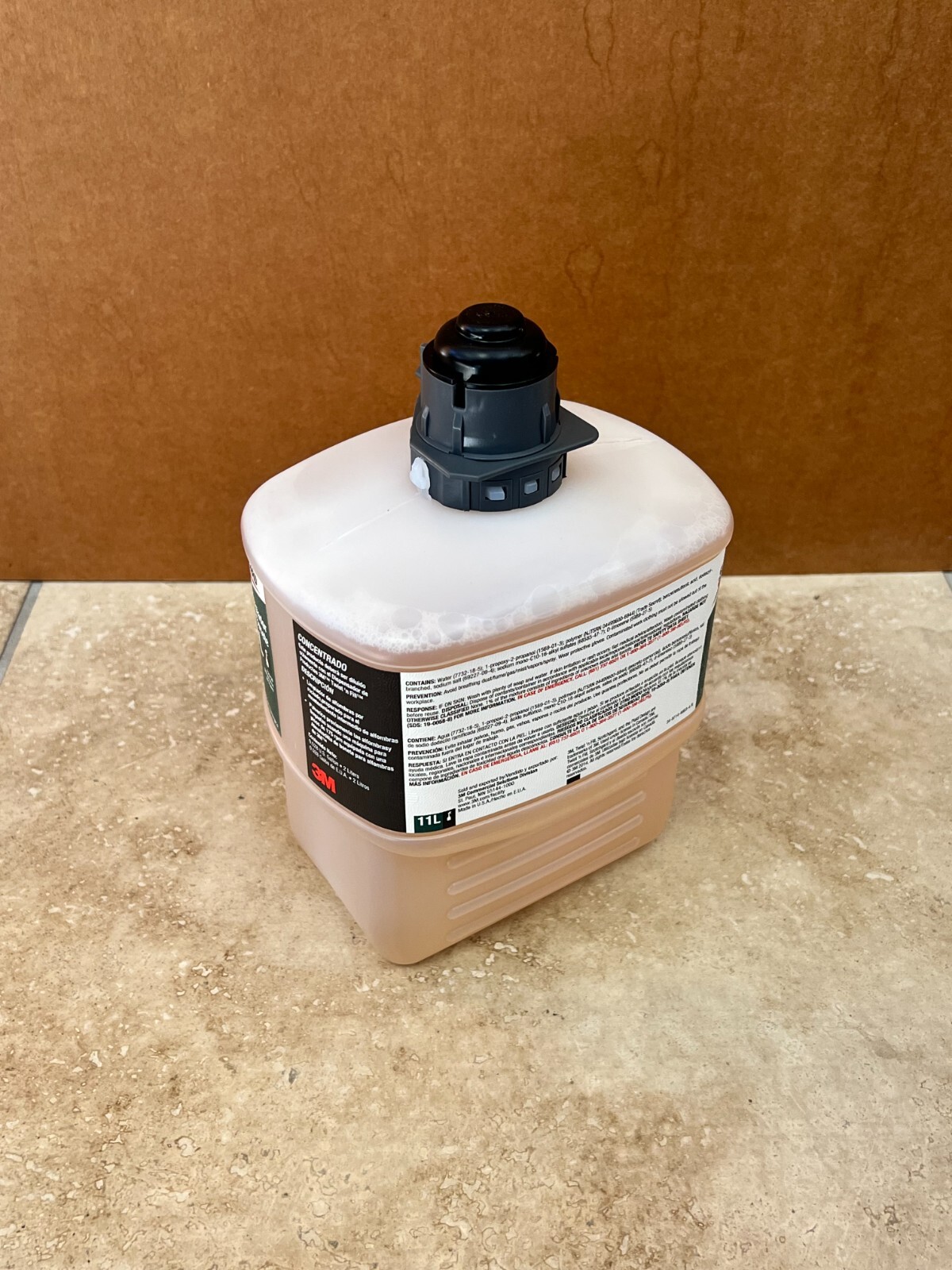 3M™ Scotchgard™ Bonnet Cleaner Concentrate 11L 25982, Black Cap, 2 Liter