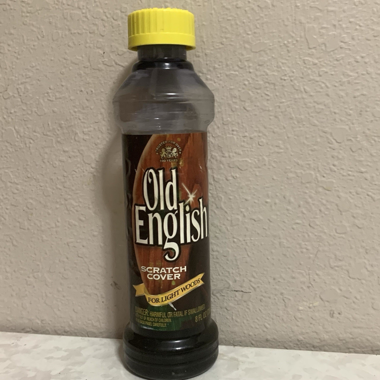 Old English Furniture Polish Scratch Cover VINTAGE Y2K For Light Wood 2001 Prop