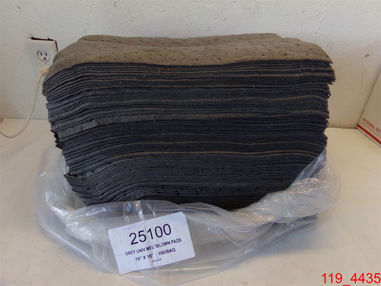 Qty=100: HIGH QUALITY GREY UNIV MELTBLOWN POLY PAD 25100 15″ x 18″