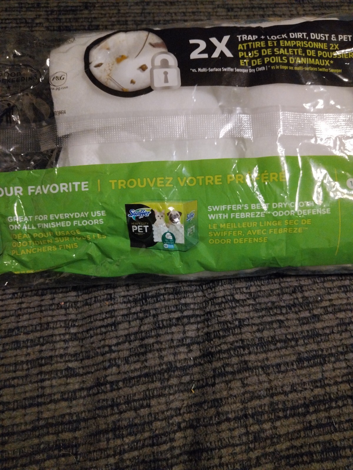 Swiffer Heavy Duty Pet Dry Cloth Pad Refills, Febreze Odor Defense (4 Count)