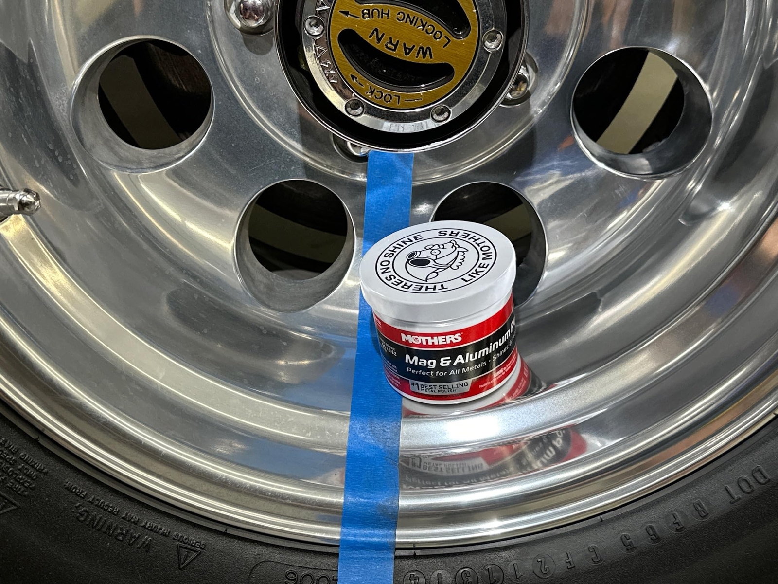 Mothers 05102 Mag & Aluminum Polish – 1 Gallon
