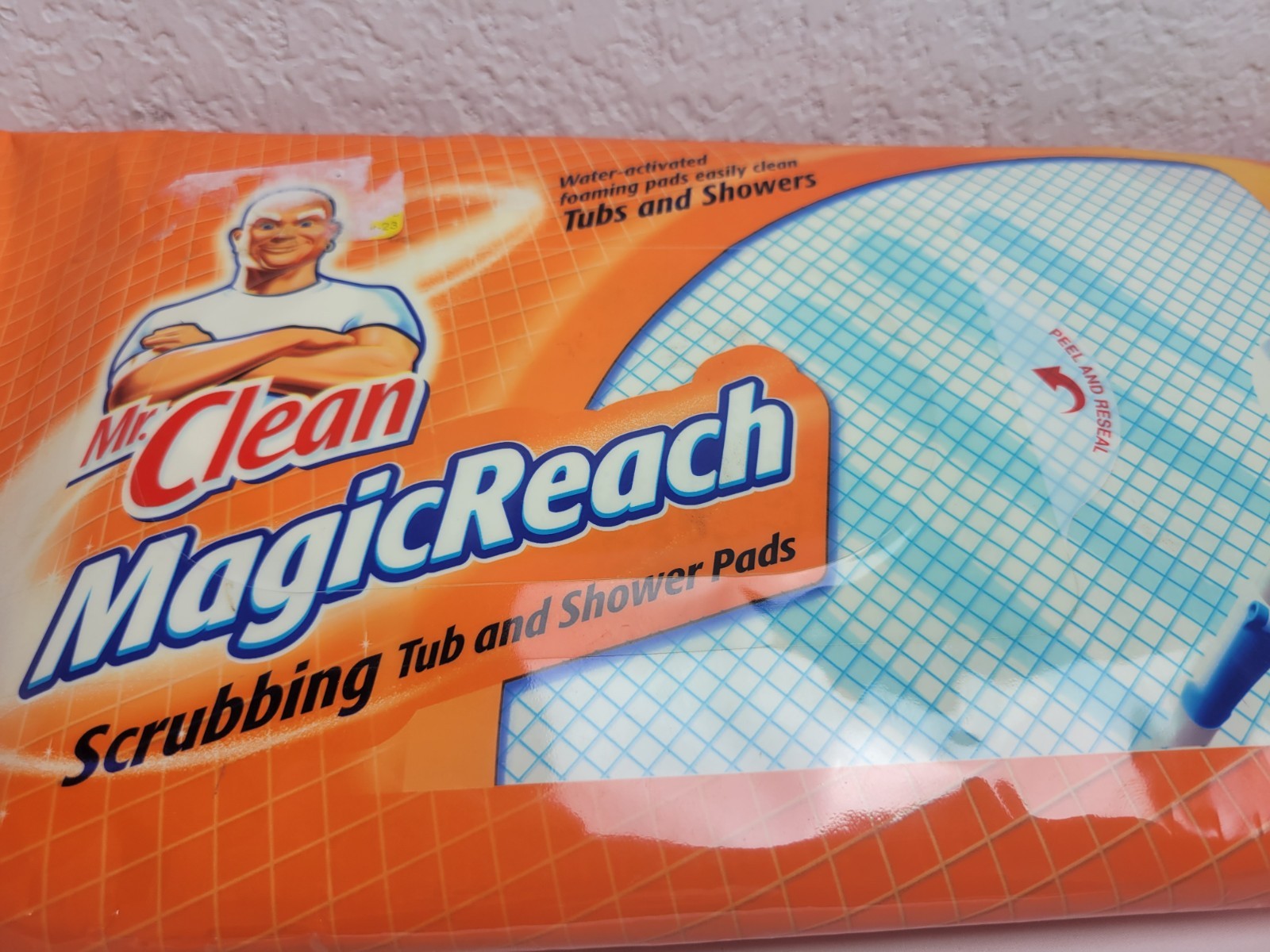 MR CLEAN Magic Reach Scrubbing Tub and Shower Pads Refills 8 Pads SEALED