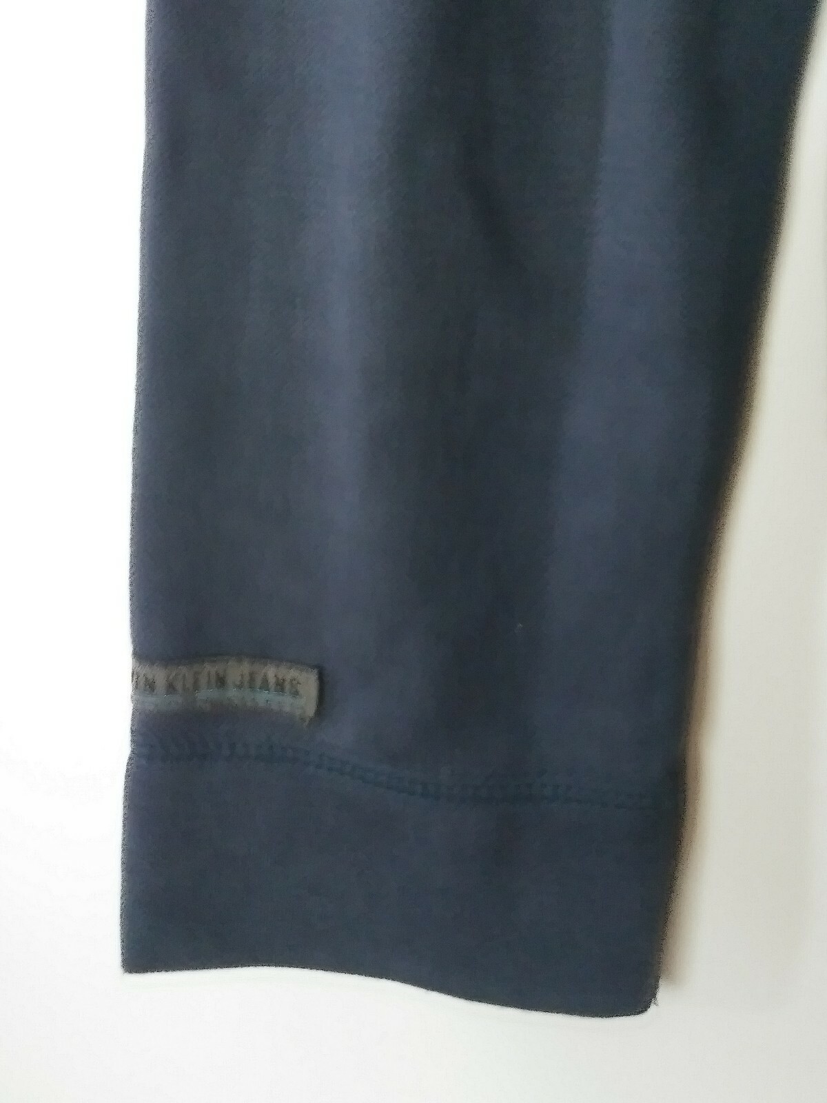 CALVIN KLEIN WOMEN’S VINSERT CREWNECK SIZE MEDIUM BLUE TOP NWT RETAIL $44.00 VGC