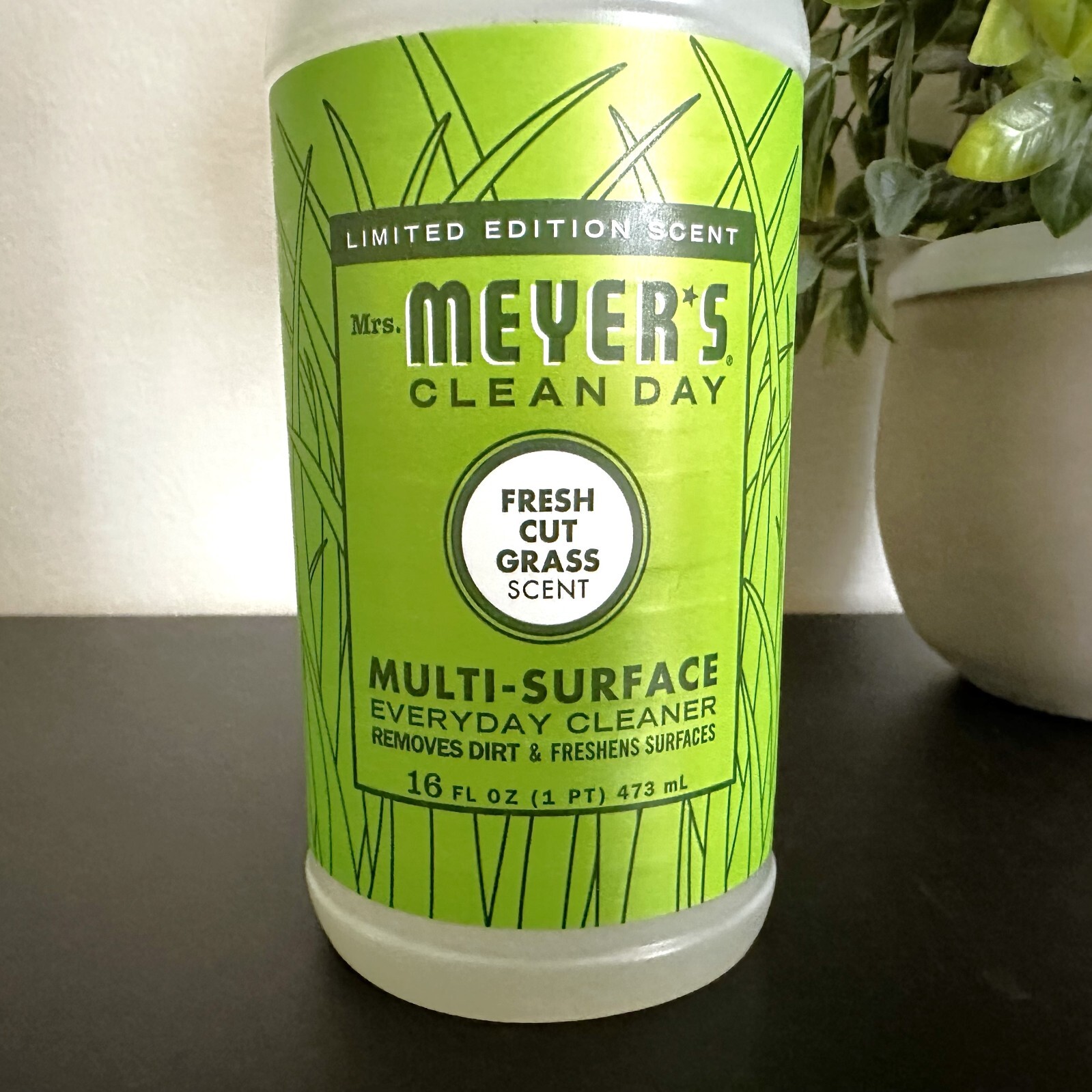 Mrs Meyers FRESH CUT GRASS Multi Surface Everyday Cleaner 16 Oz LIMITED EDITION