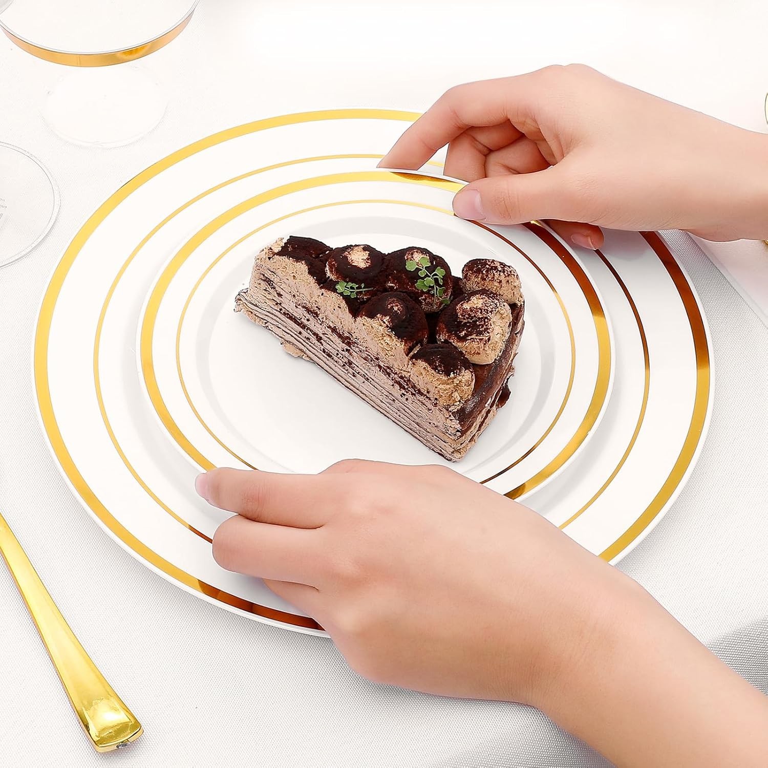 350-Piece Gold Rim Plastic Dinnerware Set for 50 Guests, Elegant Disposable Di