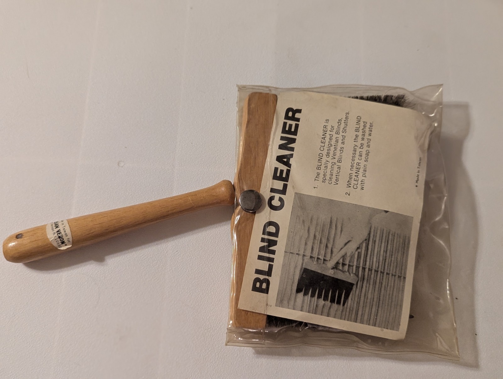 NOS LILLIAN VERNON BLIND CLEANING TOOL WOODEN HANDLE